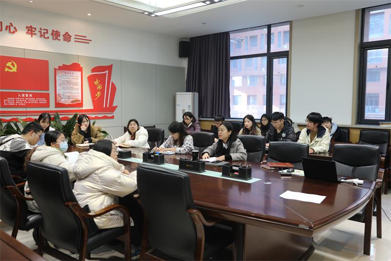 b5f2323995594448a4e3c16e390f6ac9.jpg 張艷玲講黨課800.jpg