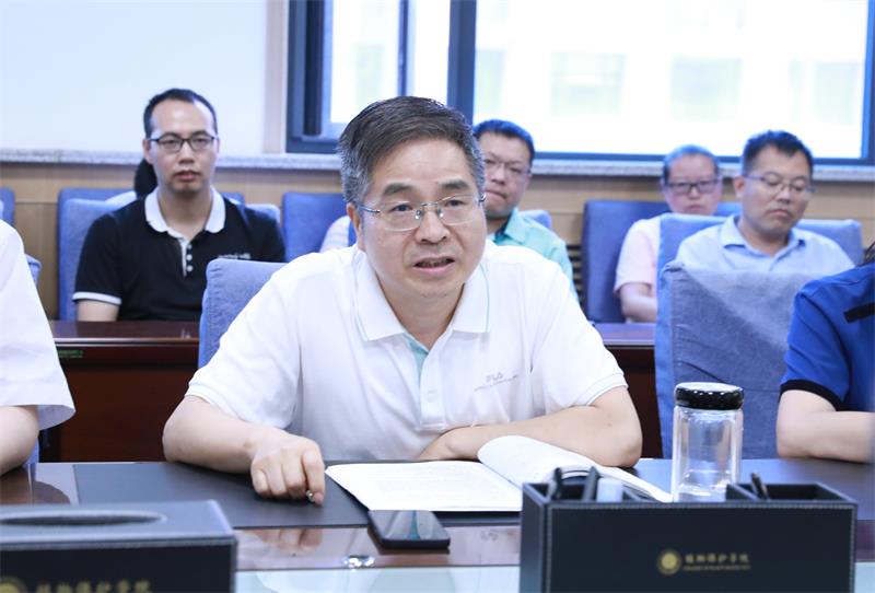 b398e4fcc86e43d0bb5c430d9162dc02.jpg 張俊杰書記主持會議800.jpg