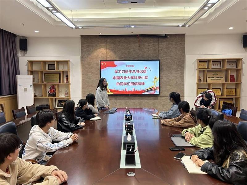 800 研究生會(huì)熱議學(xué)習(xí)習(xí)近平總書(shū)記重要回信精神.jpg