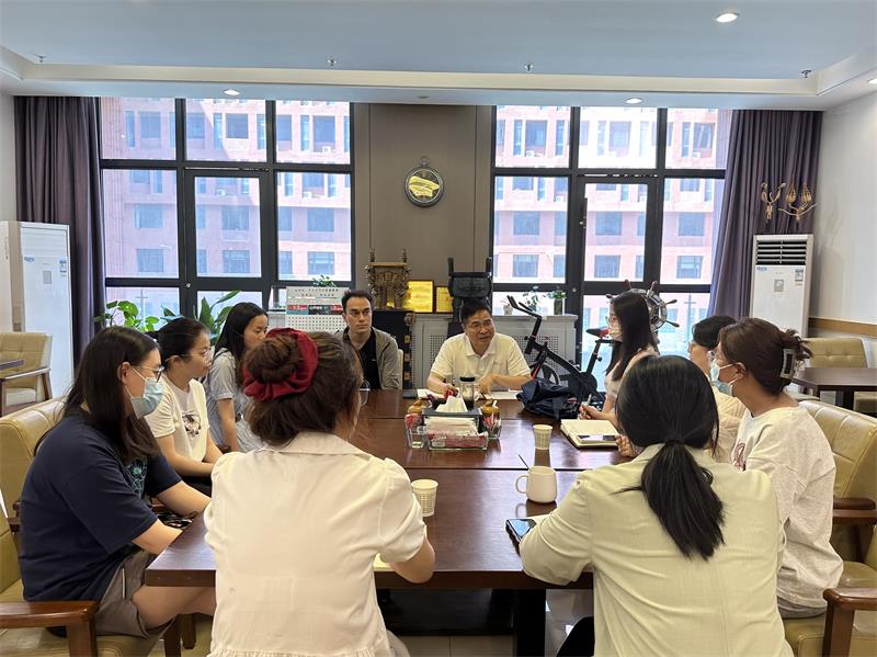 a8419e2ec4ed4ab4b3f9e9f5a51eac70.jpg 800堅決打好畢業(yè)生就業(yè)攻堅戰(zhàn).jpg