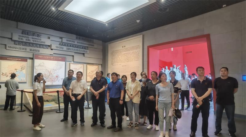 f97102ba9a9443679d398d533be6f5f0.jpg 6月29日800裁剪參觀扶眉戰(zhàn)役紀(jì)念館22_看圖王.jpg